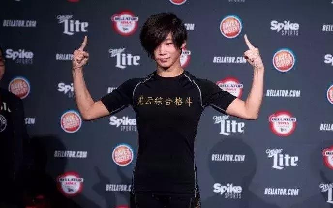 武林笼中对最新一期热血挑战舞台，笼战风云再现