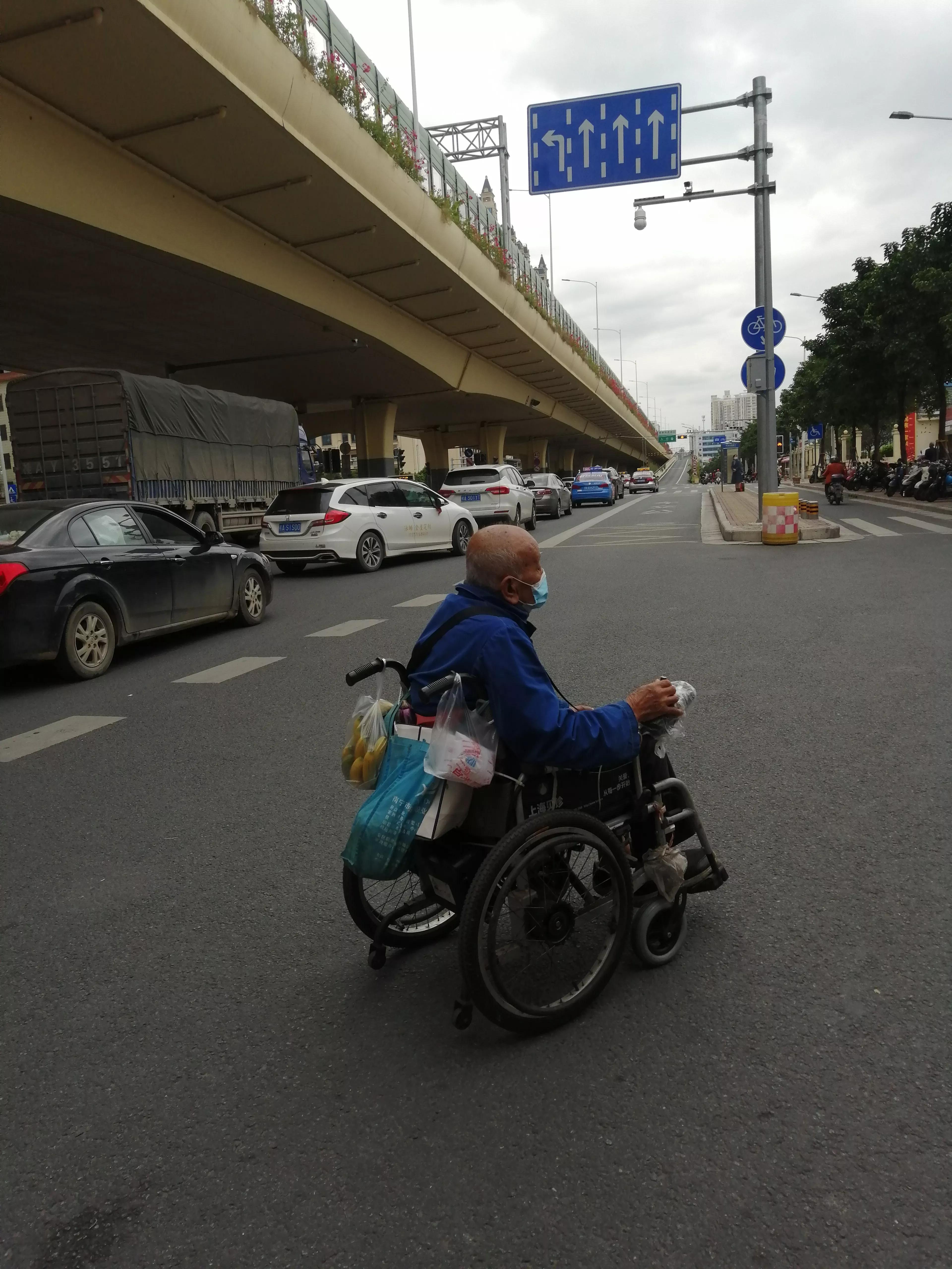 最新残疾车，技术革新与社会关怀的完美结合处亮相街头
