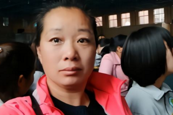 “自信成就”）