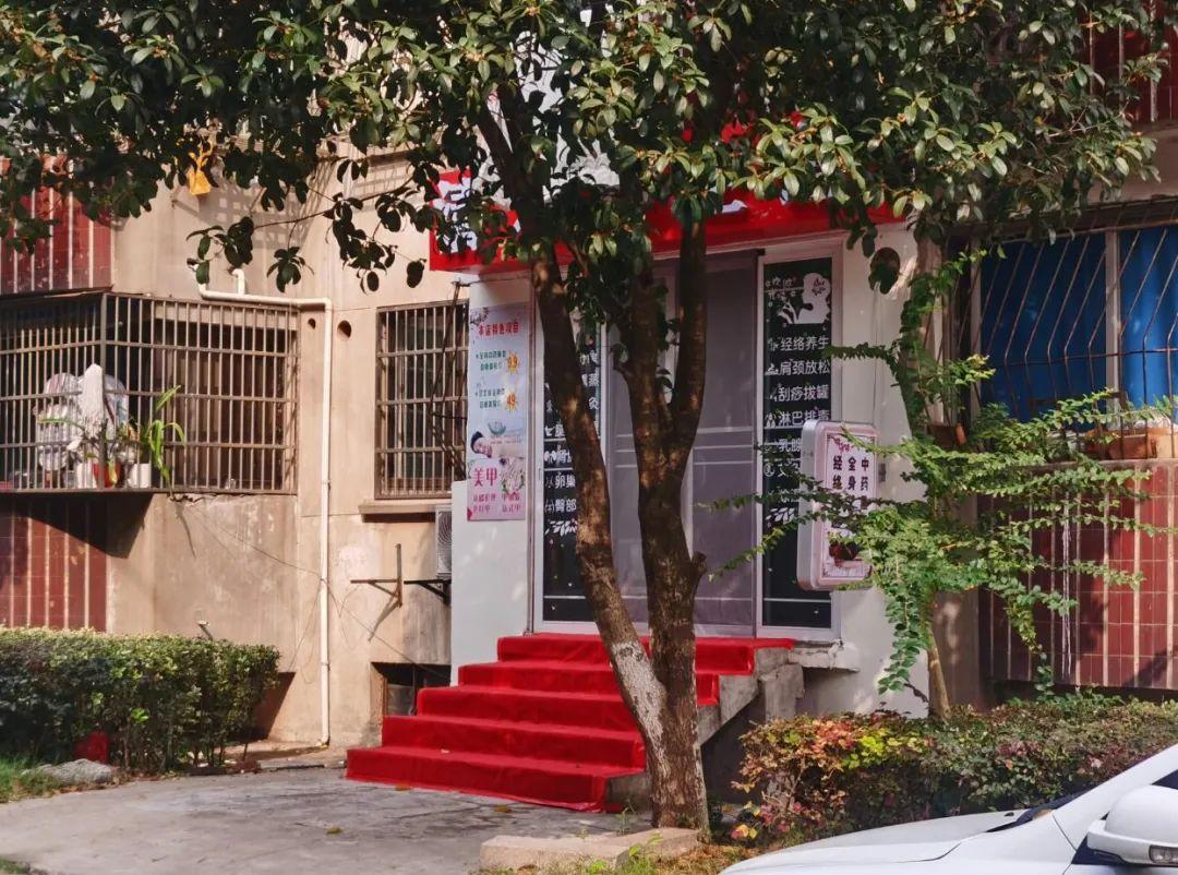 高速车祸最新报道与巷弄深处的特色小店探秘