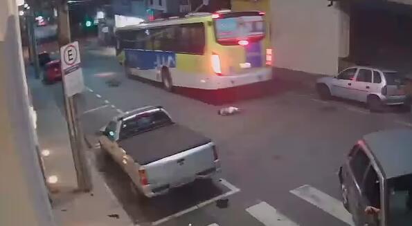 公交车车祸应对与学习的步骤指南，最新案例分析与应对策略