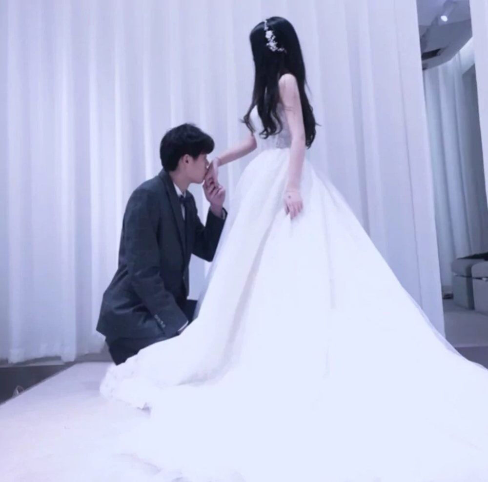 最新情侣头像纸婚纱,最新情侣头像纸婚纱，时尚潮流与浪漫爱情的完美结合