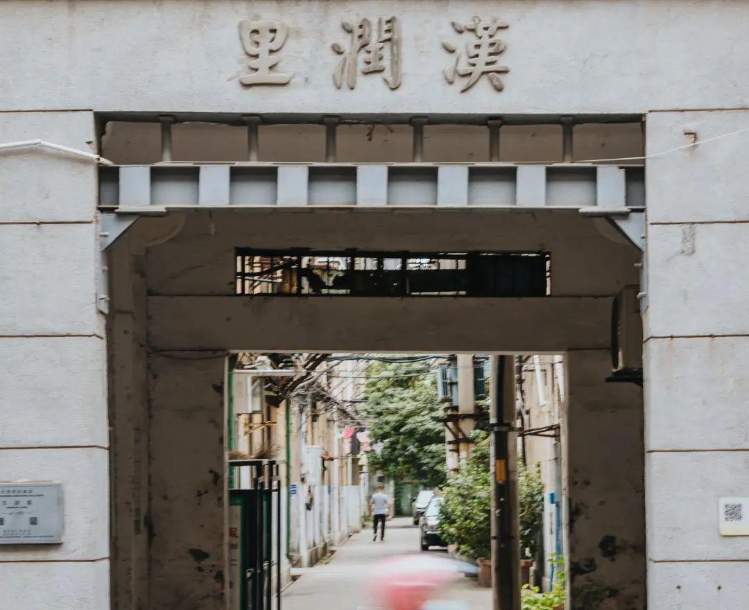 巷弄深处的秘密发艺之旅，美女最新发型大揭秘
