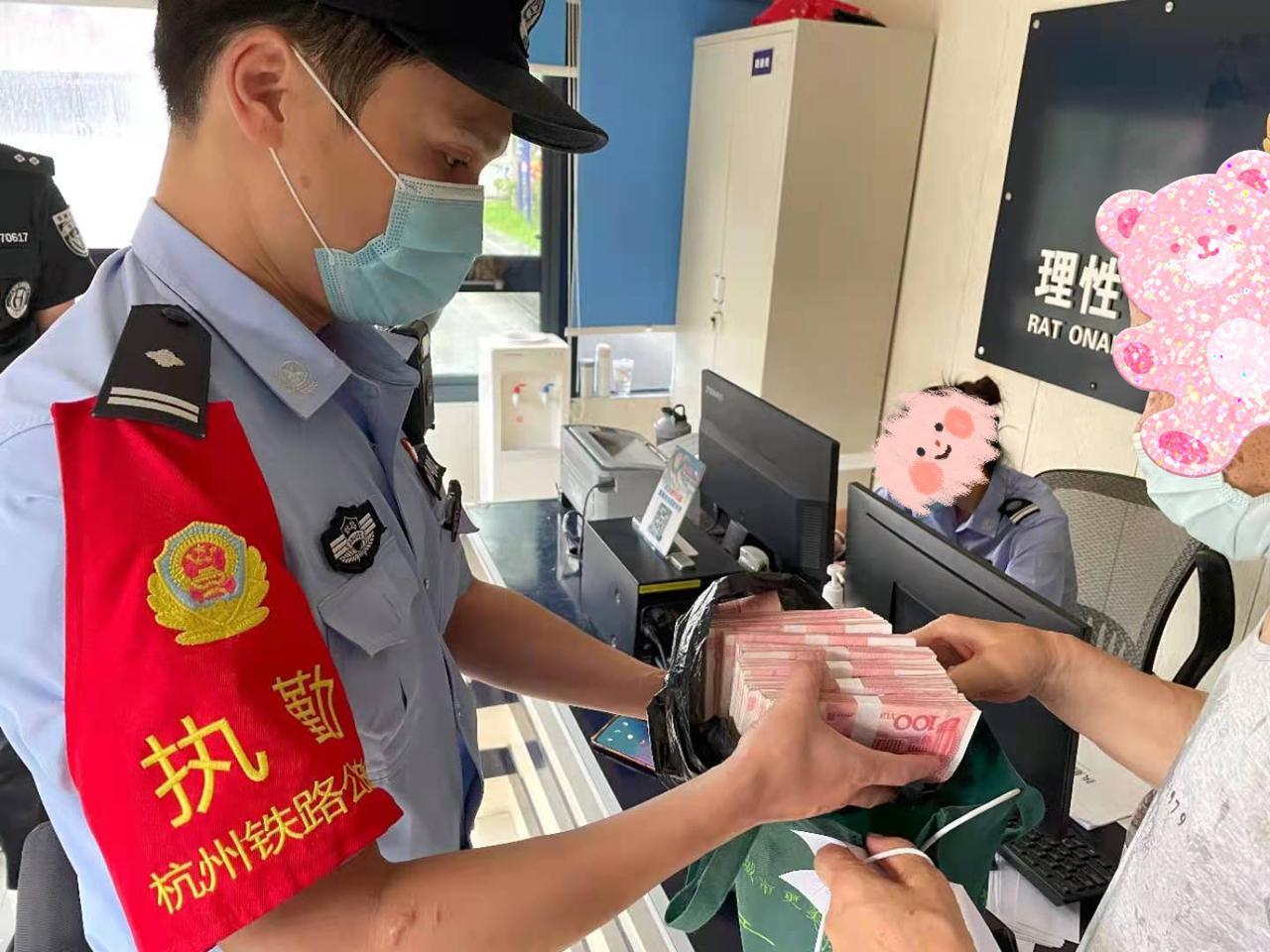 无限列车篇最新票房，列车上的温馨日常与友情之旅大热映！