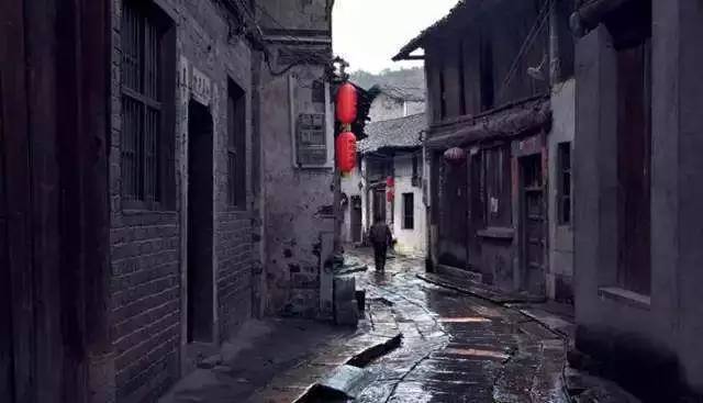 今日A股最新行情下的隐秘小巷奇遇，特色小店的神秘魅力