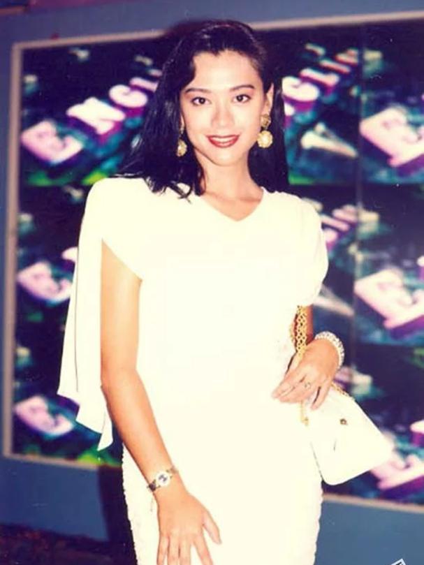 山东钢铁股票最新动态与小巷美食探秘
