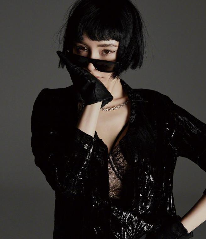 时尚短发女性潮流趋势，挑战自我，展现自信魅力之美