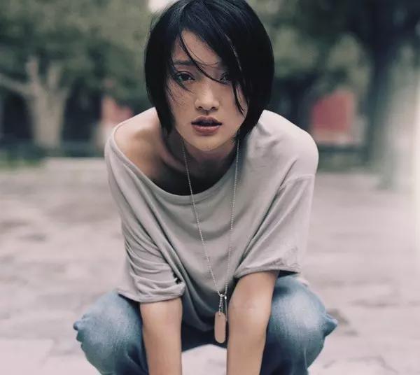 演员塑造自信，拥抱变化，追寻梦想之光，性格决定成败