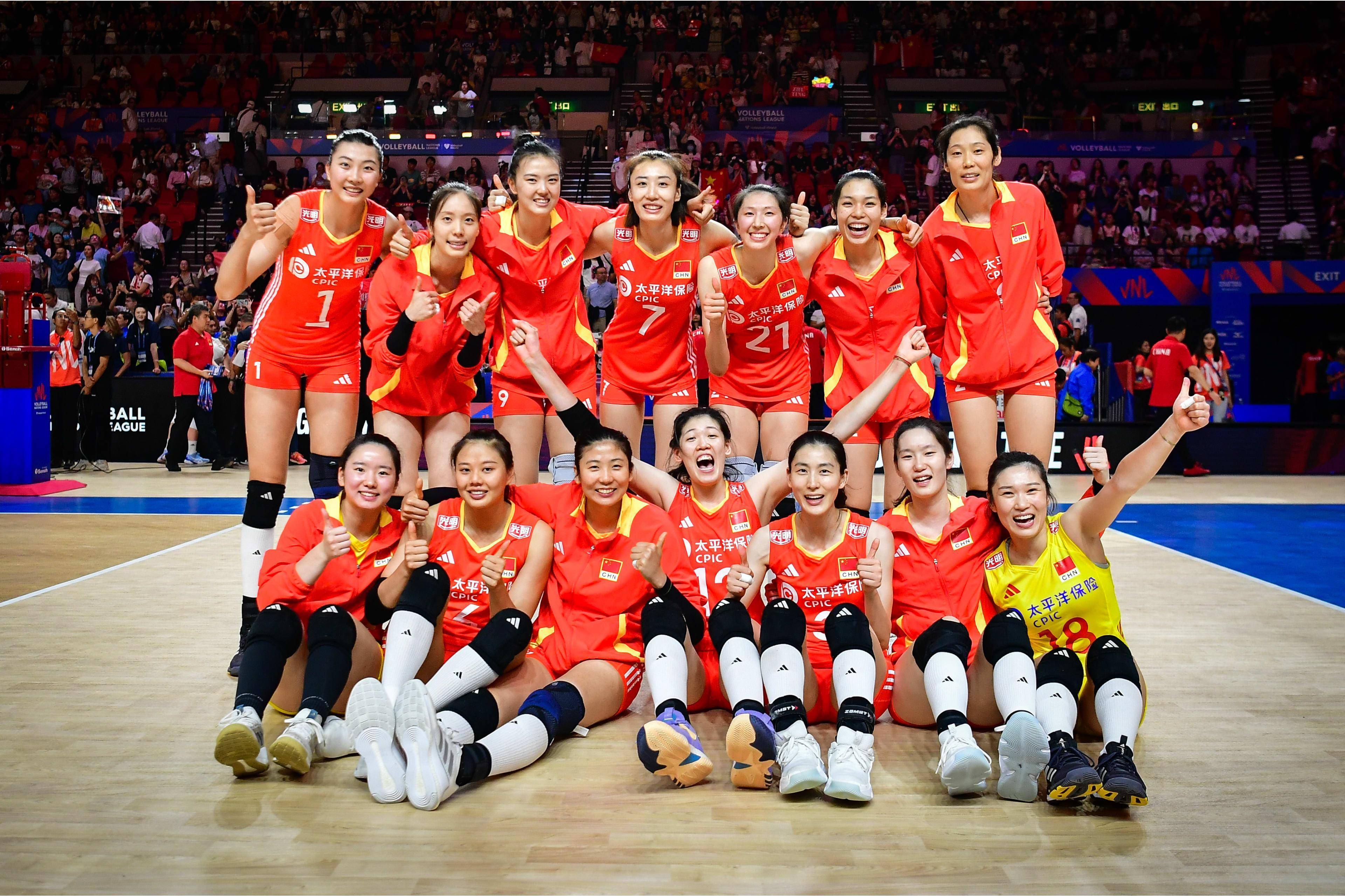 中国女排最新动态，心灵之旅与美景相伴的赛场风采展示