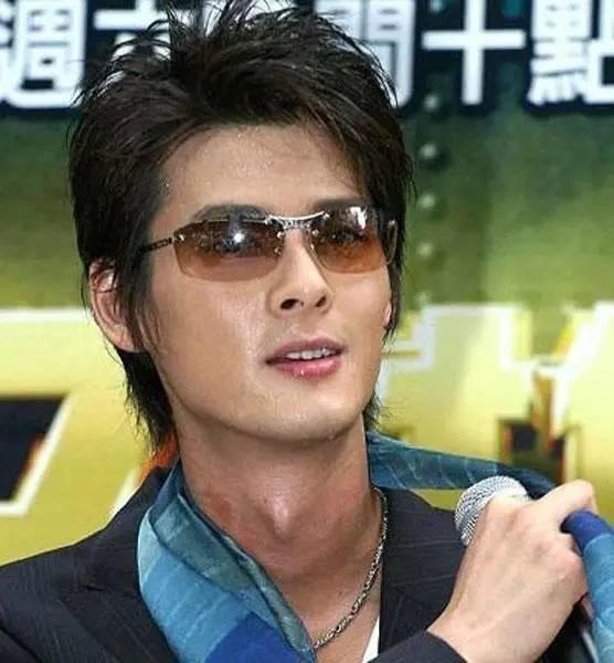 最新个人签名,最新个人签名，时代印记与个性表达