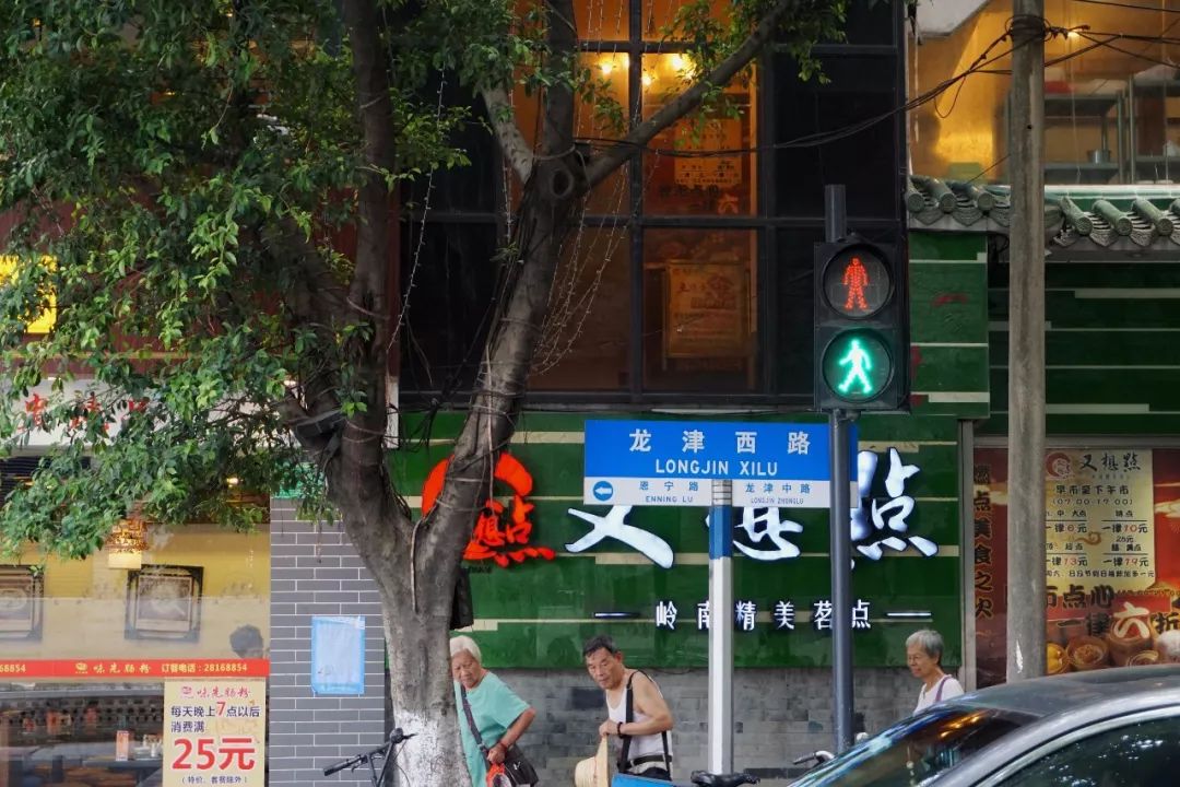 探秘小巷隐藏特色小店，久热最新网站是什么？