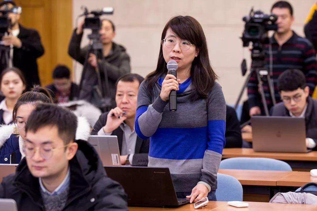 最新经济热点新闻深度论述与分析